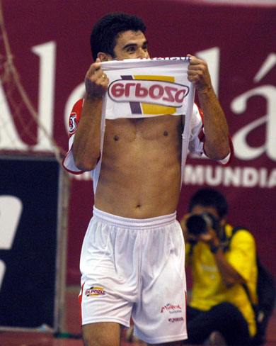 Cobeta: a basic golden goal for El Pozo! (Photo courtesy: LNFS)