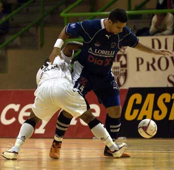 Brazilian duel: Betao (Lobelle de Santiago) vs Lukaian (Caja Segovia) (Photo courtesy: LNFS)