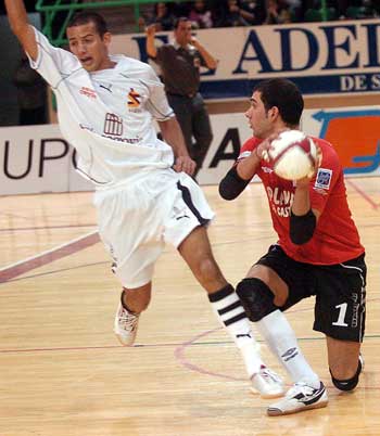 Igor (Caja Segovia) vs Rafa (Playas de Castellon) (Photo courtesy: LNFS)