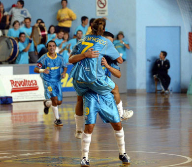 Dud, Paulinho and Regueira celebrating a goal for Azkar Lugo. An important victory for Juanlu's team, though they were missing two key players like Fernandinho and Lorente (Photo courtesy: LNFS)