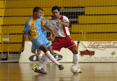 The Manoel Tobias' double, here in action vs Leo, was not enough for Polaris in order to avoid a surprising defeat in Martorell (Photo courtesy: LNFS)