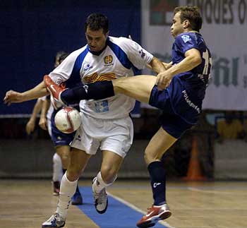 A dangerous Marcelo against Ruben (Photo courtesy: Enrique Serrano - LNFS)