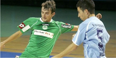 Maxim (left): Omonoia star and top scorer (Photo courtesy: Yiannis Vakis - Cyprus Futsal)<br><br>