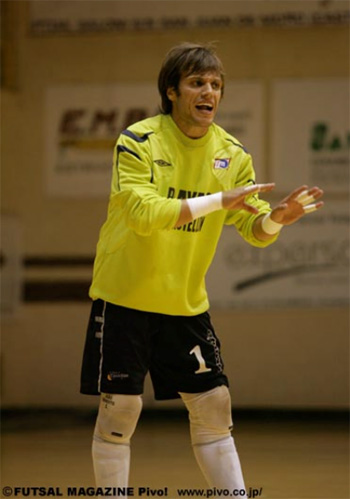 100th cap with Portugal for João Benedito! (Photo courtesy: Kenji Zama - Pivo! Futsal Magazine