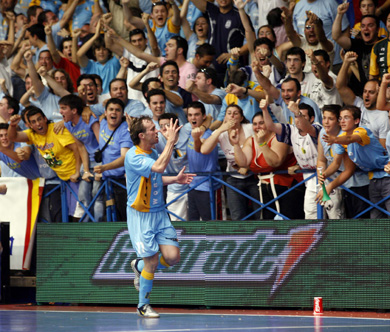 Since his arrival at Industrias Garcia ten years ago, Marcelo has always scored a rain of goals... no hope to stop him! (Photo courtesy: AP Photo Spain - LNFS)