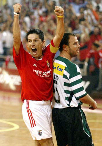 Different feelings: Andr Lima and Zezito (Photo courtesy: Futsal Sporting)