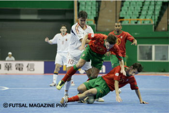 What a battle between Spain and Portugal: Javi Limones vs Joel and Luis Silva (Photo courtesy: Pivo!)