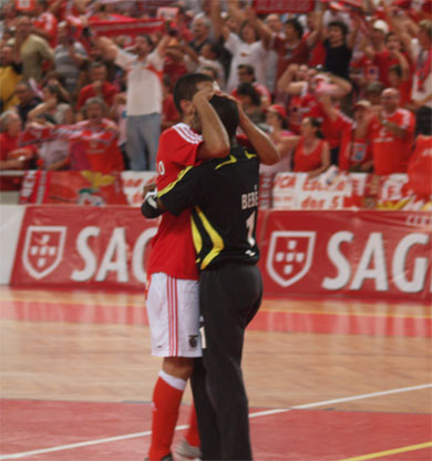 and four: big hug for Bebč! (Photo courtesy: SL Benfica)