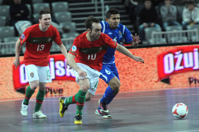 Ricardinho, Edigleuson and Marinho running towards the glory (Photo Futsalplanet.com)