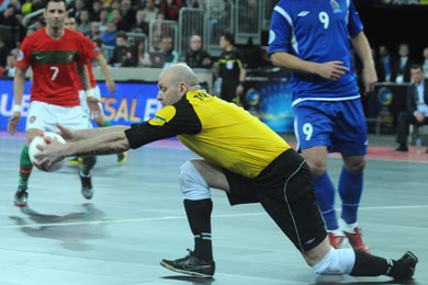 Andrey Tveryankin: ball is mine! (Photo Futsalplanet.com)
