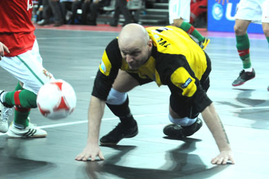 Tveryankin: I must reach that ball! (Photo Futsalplanet.com)