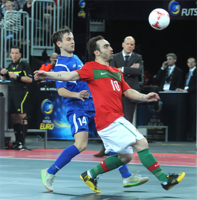 Ricardinho vs Borisov, part 2 (Photo Futsalplanet.com)