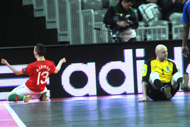 What a goal by Marinho! Portugal 3 - Azerbaijan 1, waiting for the Ricardinho masterpiece (Photo Futsalplanet.com)