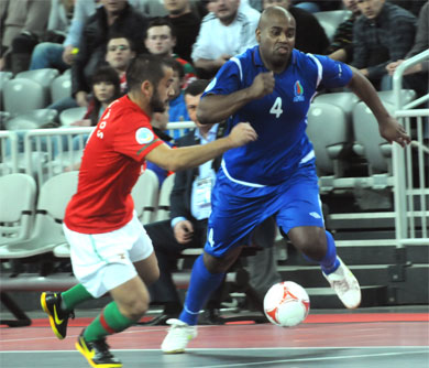 Is Serjo slow? Mmm, Joo Matos wouldn*t be sure about! (Photo Futsalplanet.com)