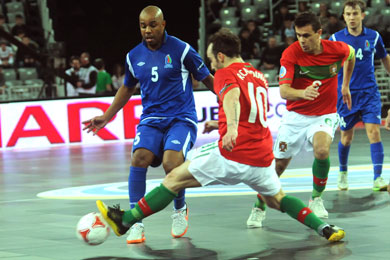 Felipe vs Ricardinho (Photo Futsalplanet.com)