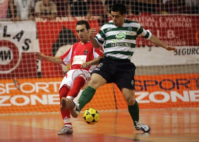 Ricardinho vs Nen (Photo courtesy: Futsal Sporting)