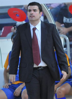 Pulpis leading the thai bench (Photo courtesy: Asean Football.org)