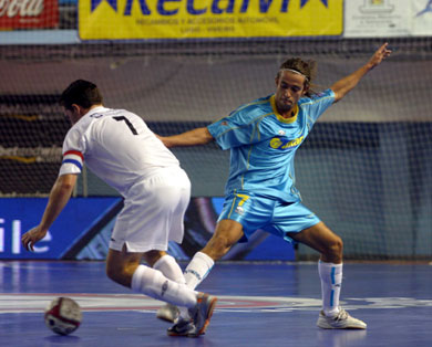 Osibov vs Dud (Photo courtesy: LNFS Aphoto Spain)
