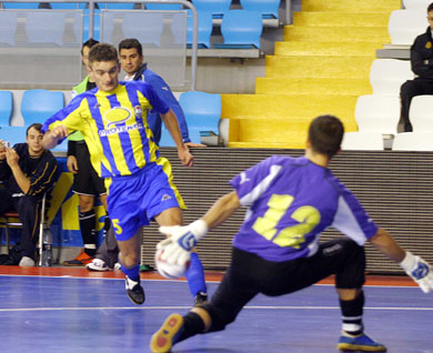 Will Lalic defeat Prepoudis? (Photo courtesy: LNFS Aphoto Spain)