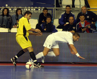 Perquinho vs Dzafic, final act ... (Photo courtesy: LNFS Aphoto Spain)