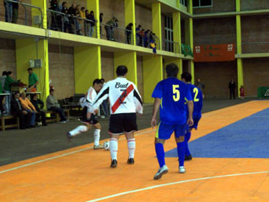 During the match... (Photo courtesy: Sebastian Larocca - Pasin Futsal)