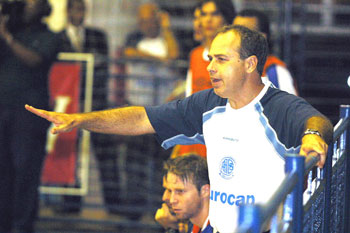 Romo, coach of  AABB / Ourocap / Umbro