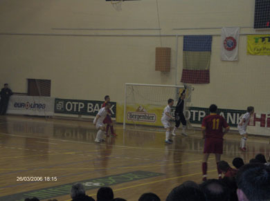 On the other side of the pitch, Romania is trying to conquer the match...(Photo courtesy: Cristi Vornicu)