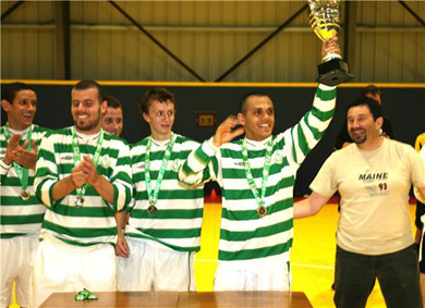 Anderson Nunes lifts cup (Photo courtesy: Shamrock Rovers)