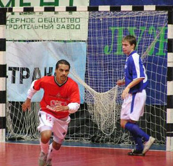 Joan (Dinamo Moscow), new career as a goalkeeper? (Photo courtesy: Superleague)