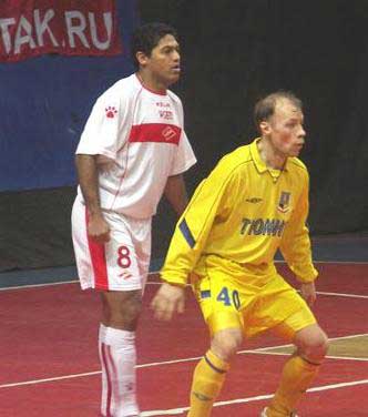 Messinho (Spartak Moscow) vs Komarov (Photo courtesy: Superleague)