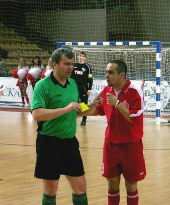 Yellow card for Kak (Photo courtesy: Superleague)