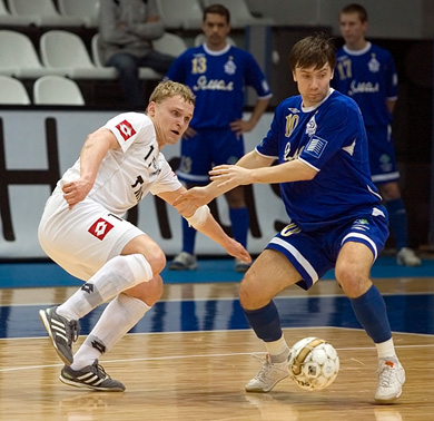Chistopolov vs Maevsky, while Joan and the young Filippov (1990!) look from the bench (Photo courtesy: Konstantin Molchanov)