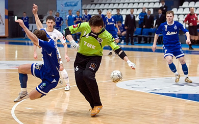 Badredtinov is flying, Zuev has lost the ball. Khamadjev and Fukin looking at this weird scene (Photo courtesy: Konstantin Molchanov)