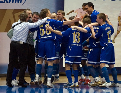 The blue ballet goes on... (Photo courtesy: Konstantin Molchanov)