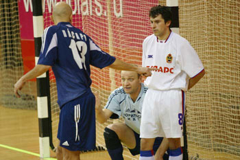 Passarinho and Tveriankin (Norilsky Nickel) vs Serguei Antipov (CSKA) (Photo courtesy: CSKA Moscow)