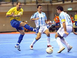 Schumacher against Sanchez and Wilhelm during the last World Championship (Photo courtesy: Lin Chia-Shin)