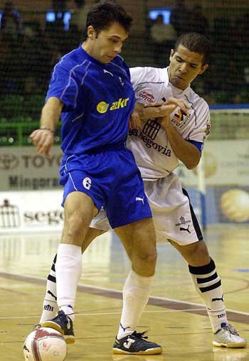 Oscar Jimenez vs Andr (Photo courtesy: Enrique Serrano - LNFS)