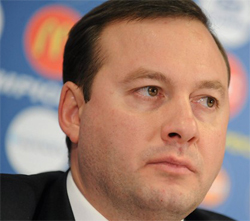 Sergei Skorovich leaving Sinara (Photo courtesy: UEFA.com - Sportsfile)