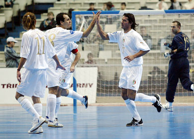 Dud Morgado, Scala and Vinicius celebrating the first italian goal (Photo courtesy: Joe Pepler - UEFA.com)