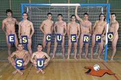 From left to right ten Boadilla-Las Rozas players: Werner, Herrero, Ortiz, Mimi, Fer, Dani, Retamar and Agustn. First row Leo and Robert ...
