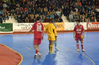 Cobeta and Joel waiting for the referee decision (Photo courtesy: Sporting CP Official Web Site)
