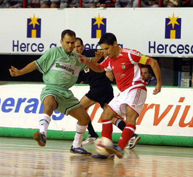 Andr Lima during the last Taca Iberica, in action against Marquinho (Photo courtesy: Angel Perez, LNFS)