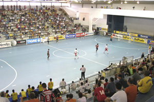 A lot of people attending Liga Futsal Matches! (Photo courtesy: Photo&Grafia Comunicao)