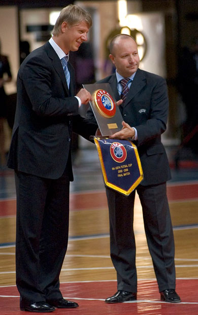 Konstantin Eremenko awarded by Petr Fousek (Photo courtesy: Konstantin Molchanov)