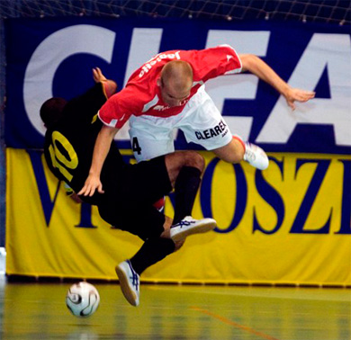 Hard fight between Lukasz Jagiello and Ruben Yerznkyan (Photo courtesy: Clearex Chorzow)