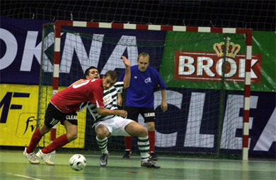 Kusia defending Clearex Chorzow goal vs Nen, with Miozga as advanced goalkeeper (Photo courtesy: Clearex Chorzow)