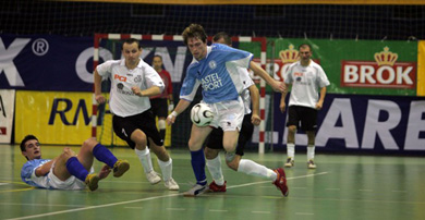 Oliver Jovanovski followed by Andrzej Szlapa (Photo courtesy: Clearex Chorzow)