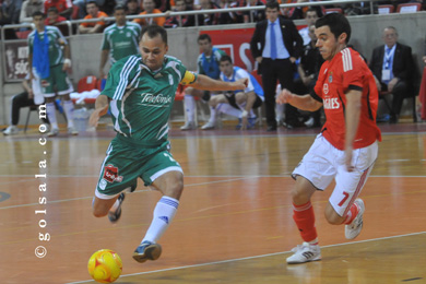 Marquinho effort under the Zè Maria control (Photo courtesy: Enrique Serrano - Golsala)