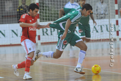 How to stop Gabriel? Zè Maria found his way (Photo courtesy: Enrique Serrano - Golsala)