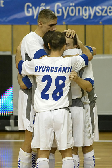 Zsolt Gyurcsányi celebrating with his former team mates of Godolloi Futsal Klub (Photo courtesy: Miklos Biszkup)